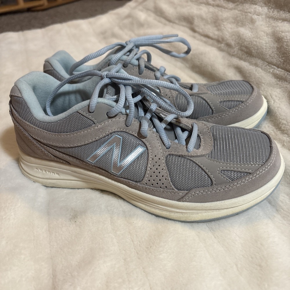 New Balance Size 7.5 Walking‎ Shoe Women's Silver Blue Athletic Tennis Sneaker
